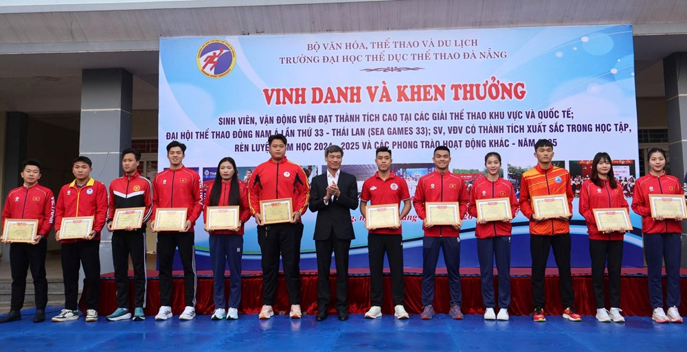 Đại học TDTT Đà Nẵng vinh danh sinh viên, vận động viên đạt thành tích cao năm 2025 - ảnh 2