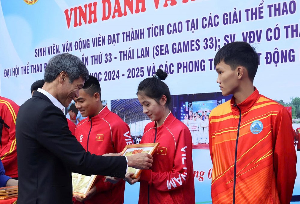 Đại học TDTT Đà Nẵng vinh danh sinh viên, vận động viên đạt thành tích cao năm 2025 - ảnh 1