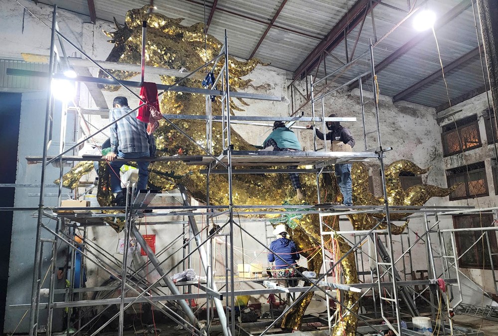 Đến Đà Nẵng dịp Tết, du khách ấn tượng với linh vật ngựa vàng tại sân bay - ảnh 3