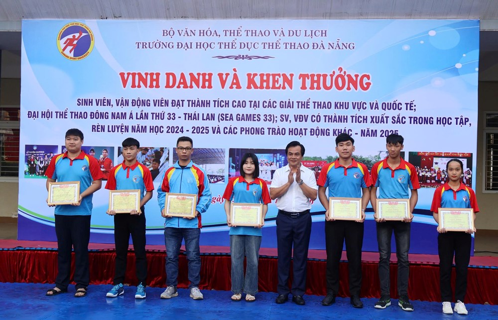Đại học TDTT Đà Nẵng vinh danh sinh viên, vận động viên đạt thành tích cao năm 2025 - ảnh 4