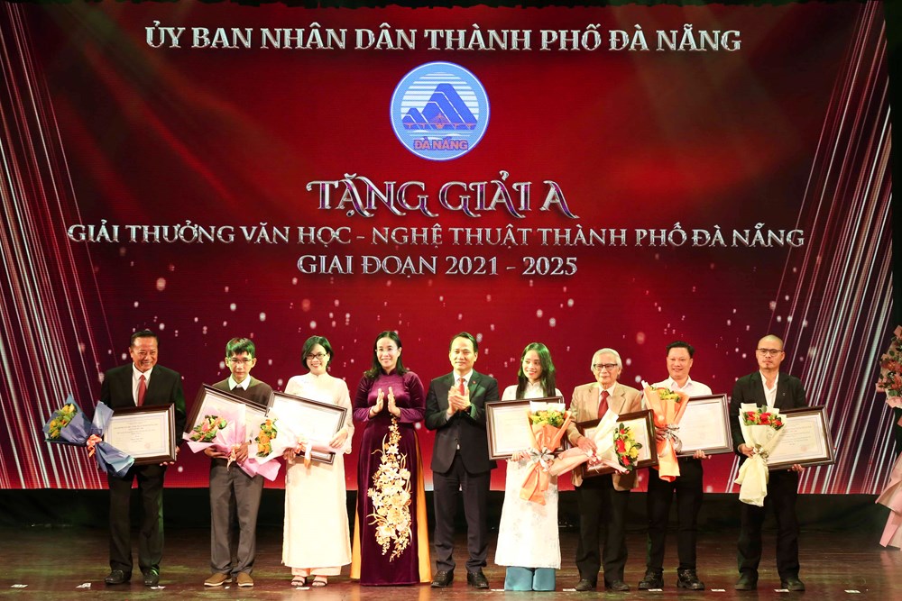 Đà Nẵng trao Giải thưởng Văn học - Nghệ thuật giai đoạn 2021 - 2025 - ảnh 2
