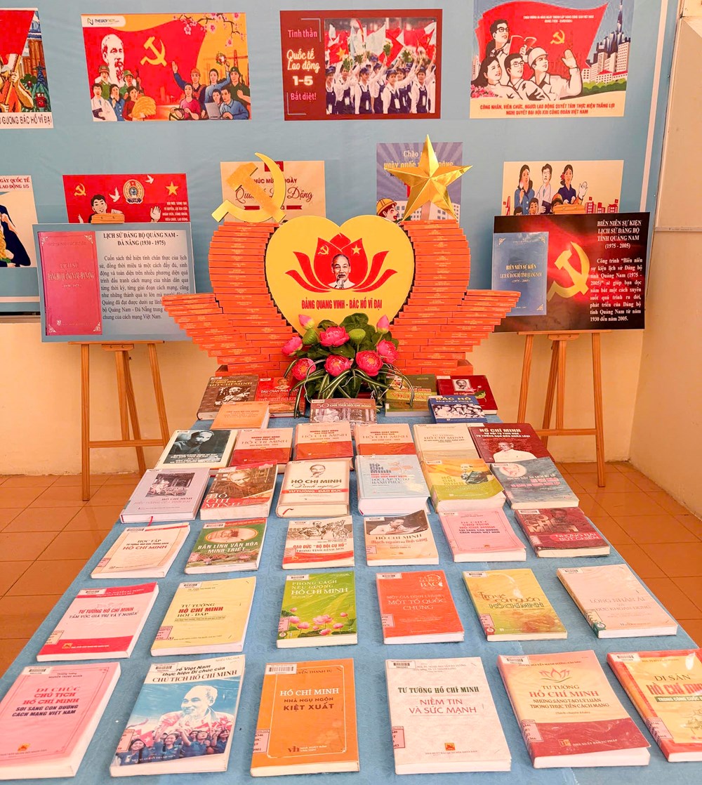 Trưng bày tài nguyên thông tin, giới thiệu sách chào mừng Đại hội lần thứ XIV của Đảng  - ảnh 3