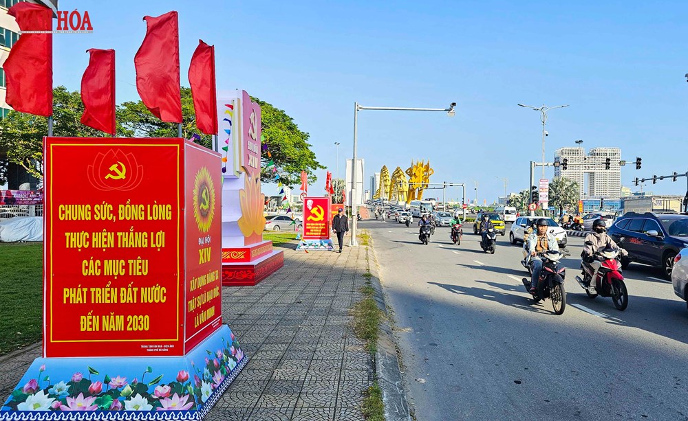 Phố phường Đà Nẵng rực rỡ cờ hoa chào mừng Đại hội XIV của Đảng - ảnh 2