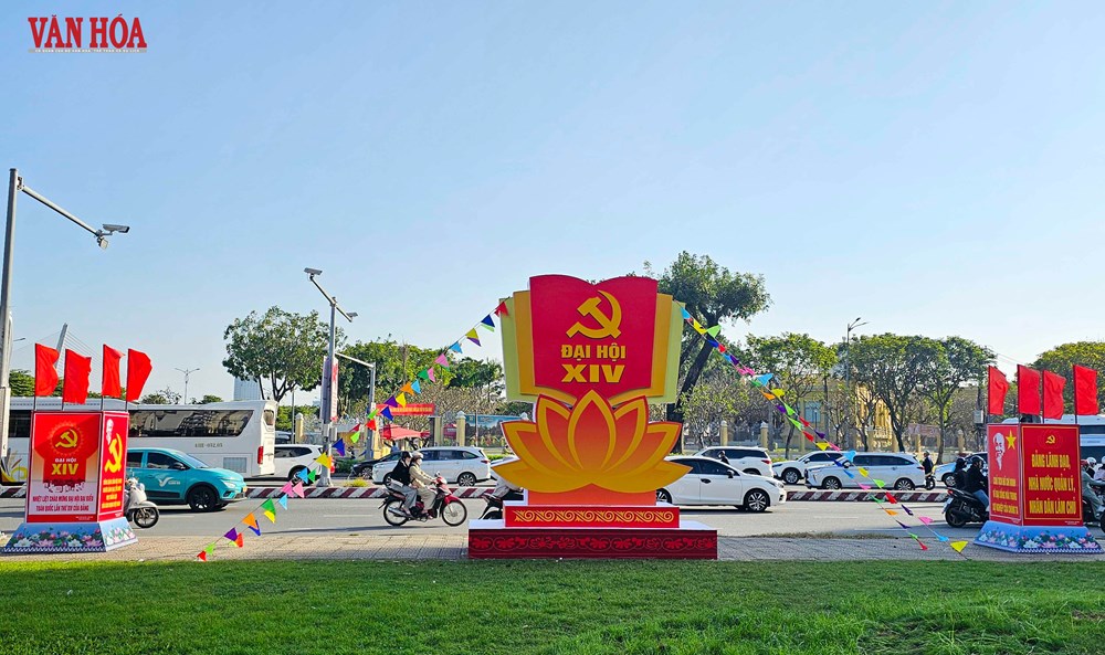 Phố phường Đà Nẵng rực rỡ cờ hoa chào mừng Đại hội XIV của Đảng - ảnh 3