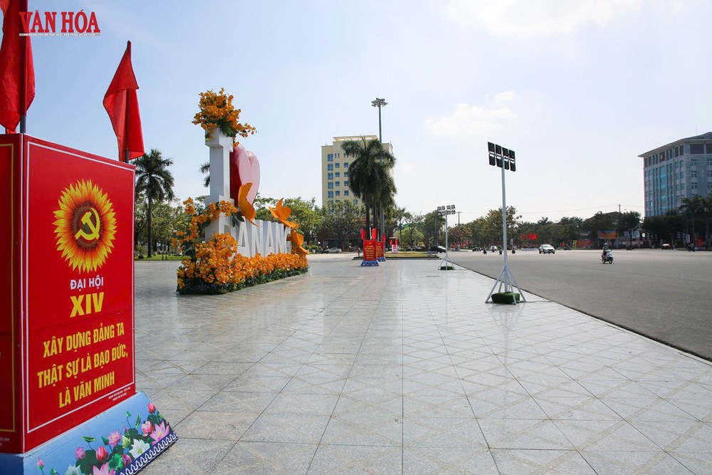 Phố phường Đà Nẵng rực rỡ cờ hoa chào mừng Đại hội XIV của Đảng - ảnh 10