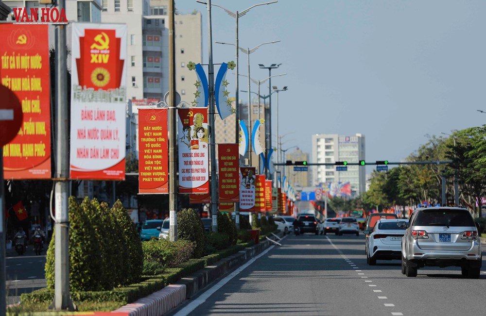 Phố phường Đà Nẵng rực rỡ cờ hoa chào mừng Đại hội XIV của Đảng - ảnh 16