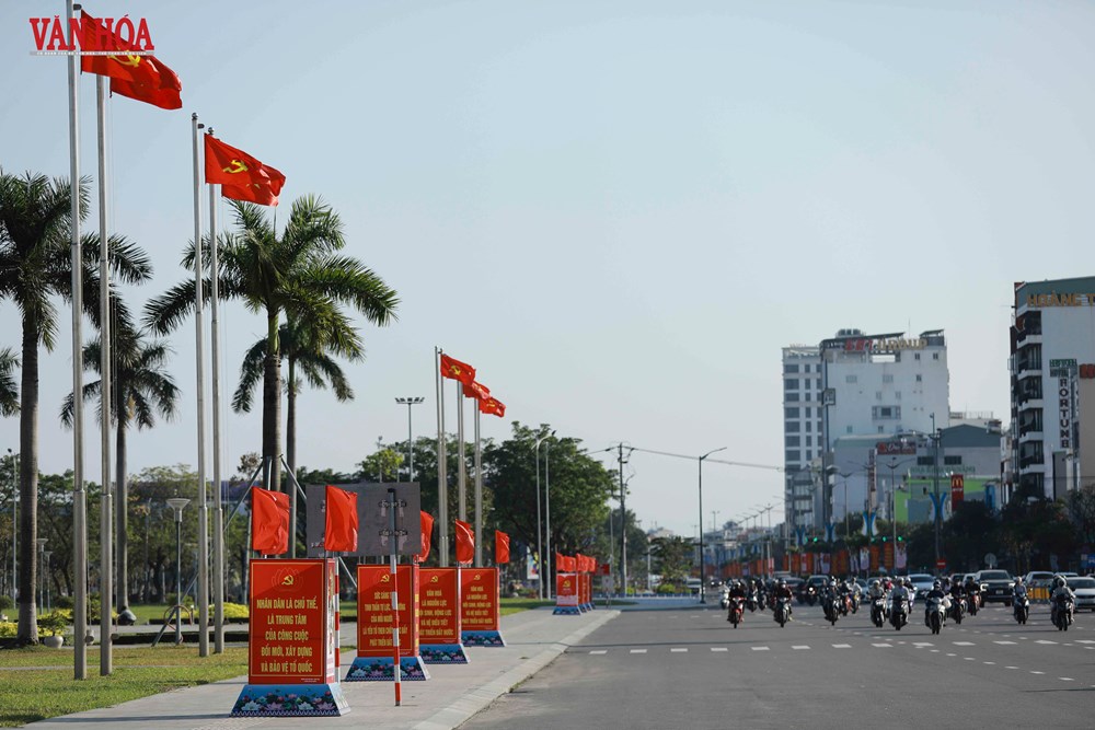 Phố phường Đà Nẵng rực rỡ cờ hoa chào mừng Đại hội XIV của Đảng - ảnh 7