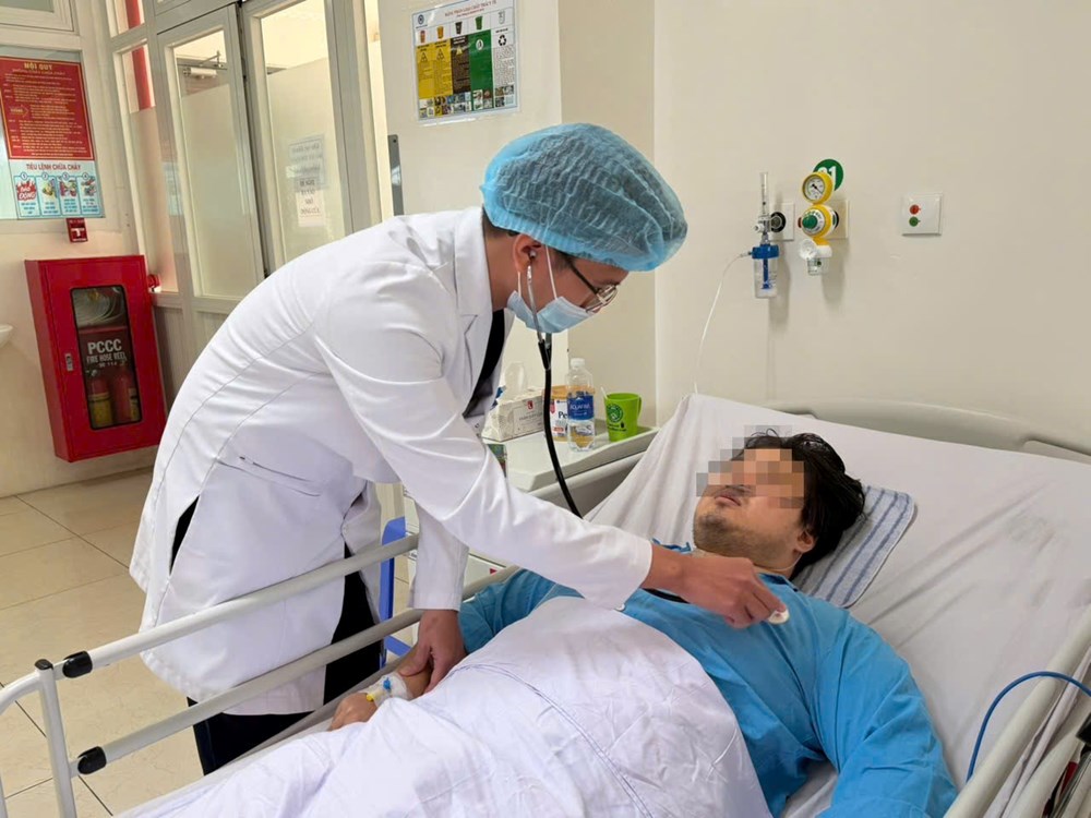 Cứu sống bệnh nhân nước ngoài nguy kịch nhờ triển khai kịp thời kỹ thuật ECMO - ảnh 1