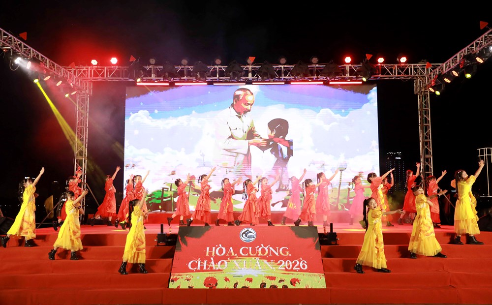 Triển lãm ảnh và chương trình nghệ thuật “Ánh sáng niềm tin” chào mừng thành công Đại hội XIV của Đảng - ảnh 4