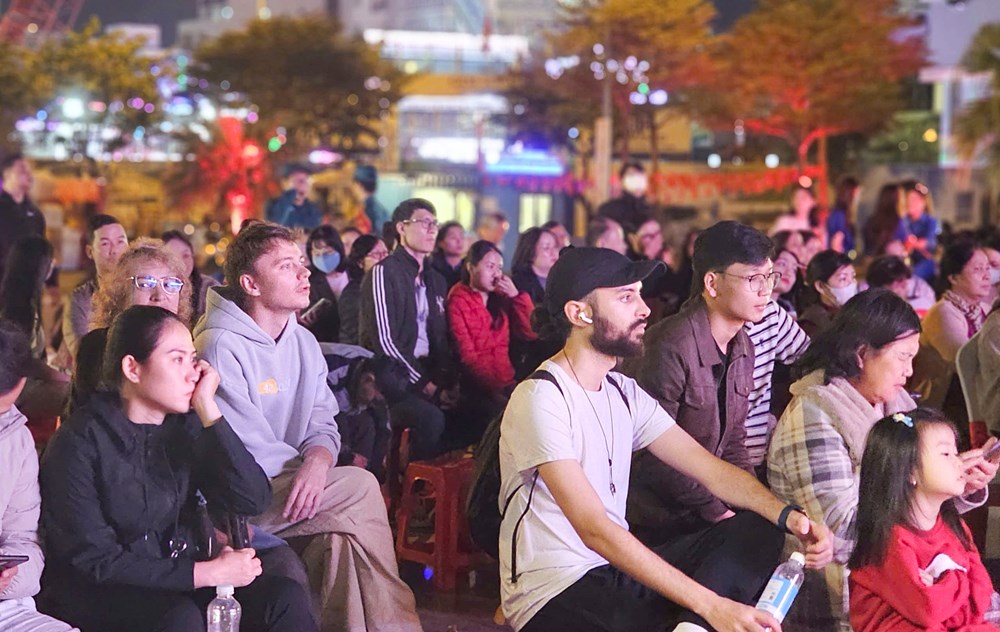 Triển lãm ảnh và chương trình nghệ thuật “Ánh sáng niềm tin” chào mừng thành công Đại hội XIV của Đảng - ảnh 5