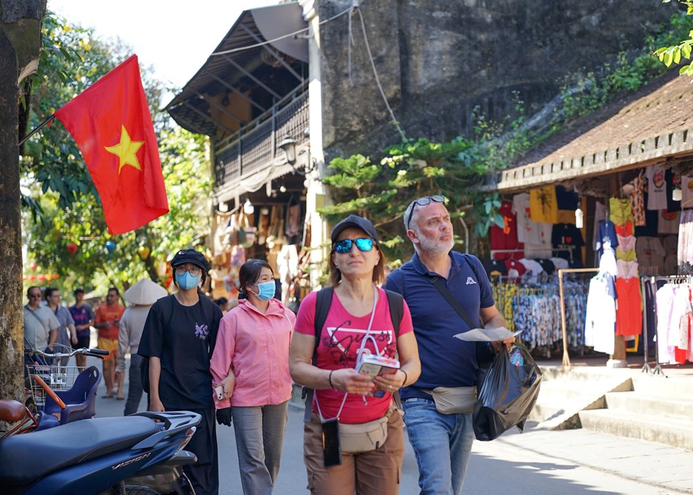 Đà Nẵng hút khách dịp Tết Nguyên đán nhờ không gian lễ hội và trải nghiệm văn hóa - ảnh 1