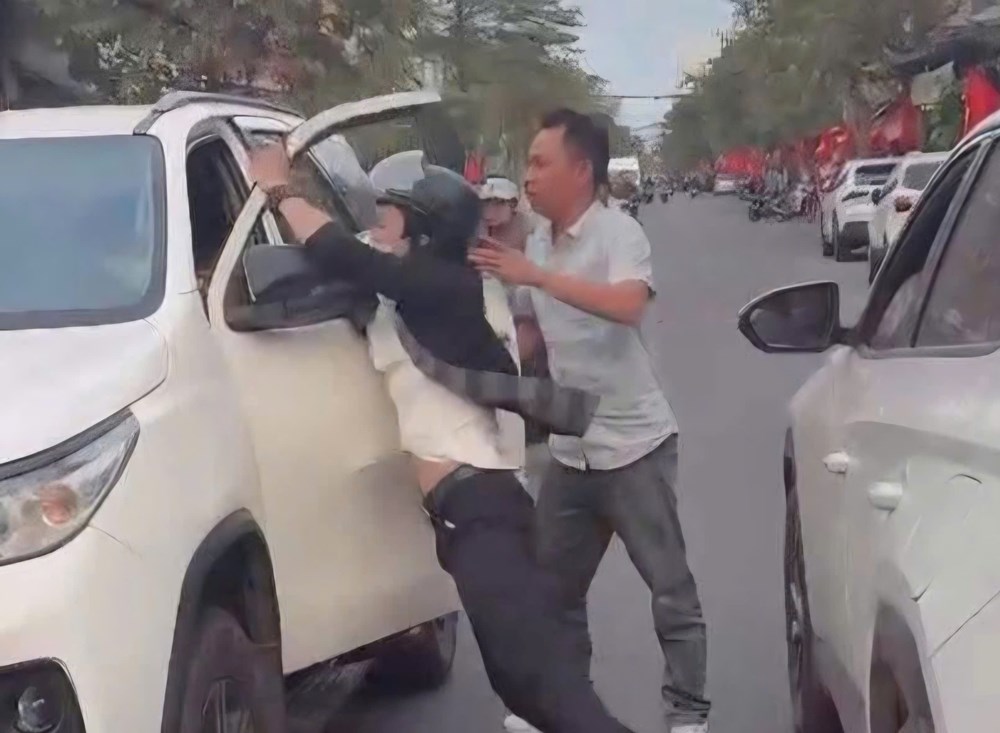 Bắt đối tượng hành hung người khác sau va chạm giao thông - ảnh 2