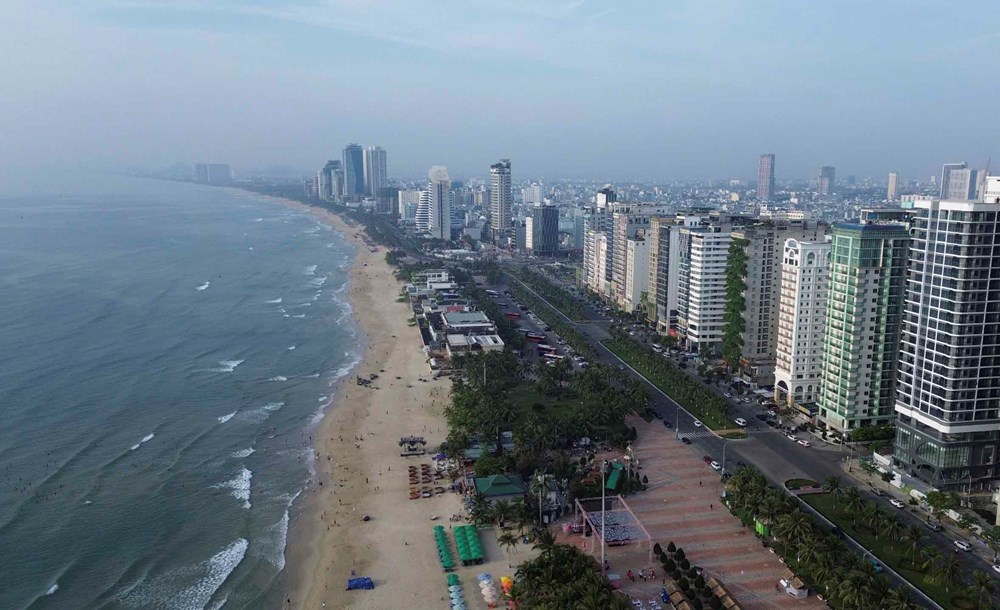 Đà Nẵng chấn chỉnh vệ sinh, an ninh trật tự tại bãi biển Phạm Văn Đồng - ảnh 1