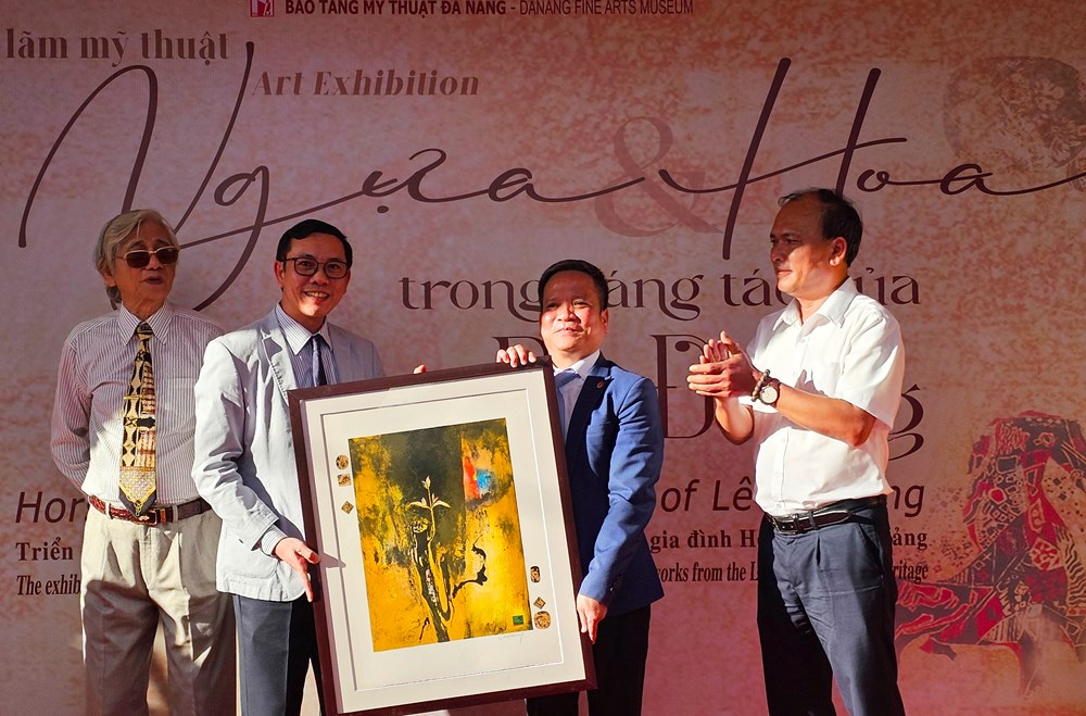 Khai mạc Triển lãm “Ngựa và hoa trong sáng tác của Lê Bá Đảng” tại Đà Nẵng - ảnh 2