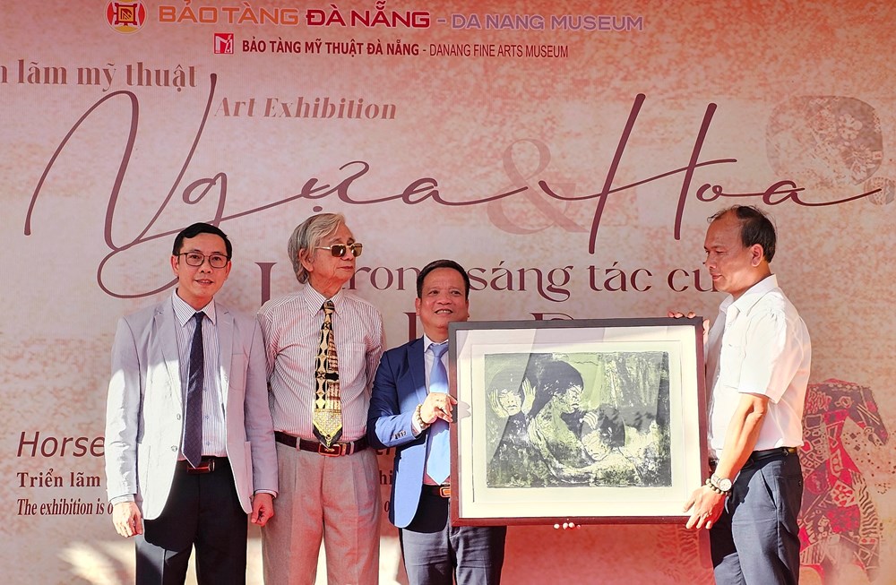 Khai mạc Triển lãm “Ngựa và hoa trong sáng tác của Lê Bá Đảng” tại Đà Nẵng - ảnh 3
