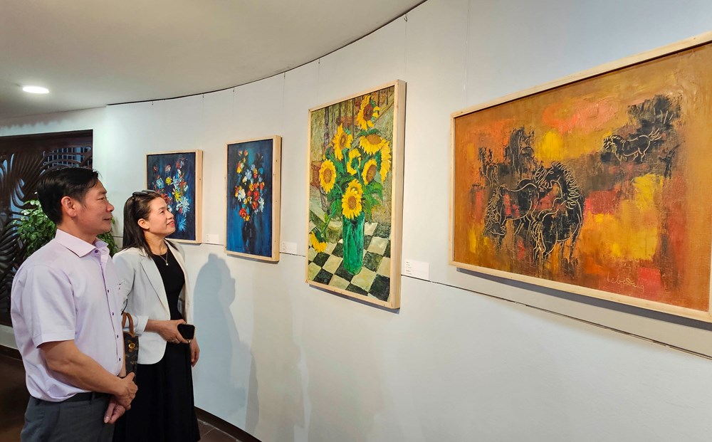 Khai mạc Triển lãm “Ngựa và hoa trong sáng tác của Lê Bá Đảng” tại Đà Nẵng - ảnh 6