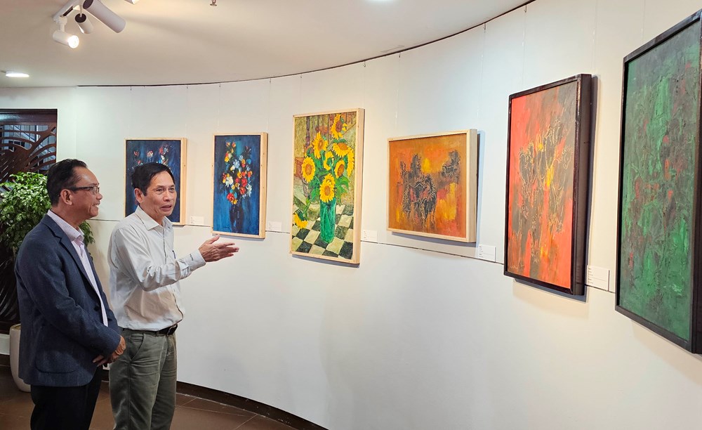 Khai mạc Triển lãm “Ngựa và hoa trong sáng tác của Lê Bá Đảng” tại Đà Nẵng - ảnh 4