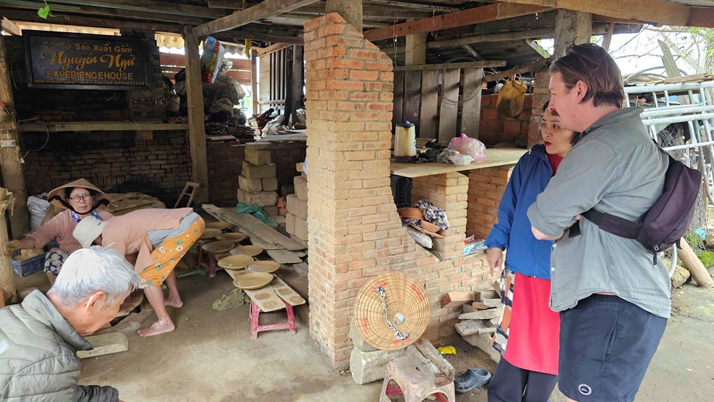 Về Thanh Hà xem thợ gốm làm linh vật đón xuân - ảnh 2