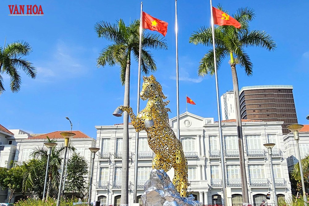 Cận cảnh linh vật ngựa vàng độc đáo tại đường hoa Tết Đà Nẵng - ảnh 12