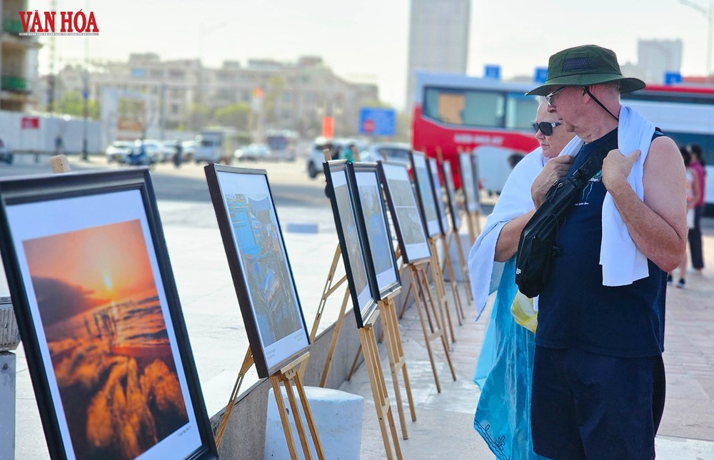 Du khách hào hứng trải nghiệm Tết Việt bên bờ biển Đà Nẵng - ảnh 11