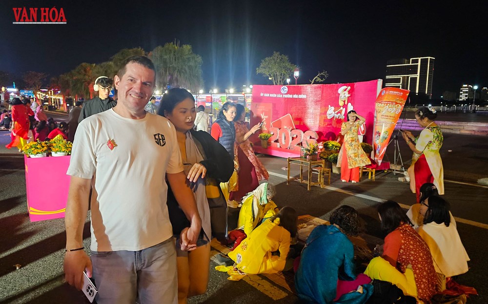 Đà Nẵng: Rộn ràng “Chào Tết Bính Ngọ 2026” trên Phố đi bộ Bạch Đằng - ảnh 10