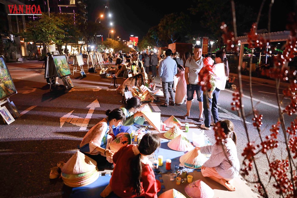 Đà Nẵng: Rộn ràng “Chào Tết Bính Ngọ 2026” trên Phố đi bộ Bạch Đằng - ảnh 1