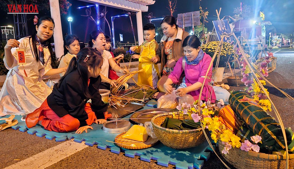 Đà Nẵng: Rộn ràng “Chào Tết Bính Ngọ 2026” trên Phố đi bộ Bạch Đằng - ảnh 8