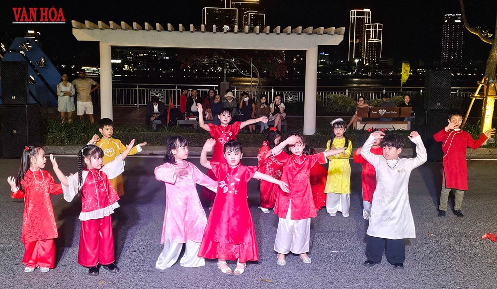 Đà Nẵng: Rộn ràng “Chào Tết Bính Ngọ 2026” trên Phố đi bộ Bạch Đằng - ảnh 6