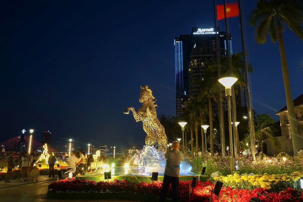 Đà Nẵng Tết Bính Ngọ 2026: Sắc xuân rực rỡ, điểm hẹn văn hóa - du lịch - ảnh 4