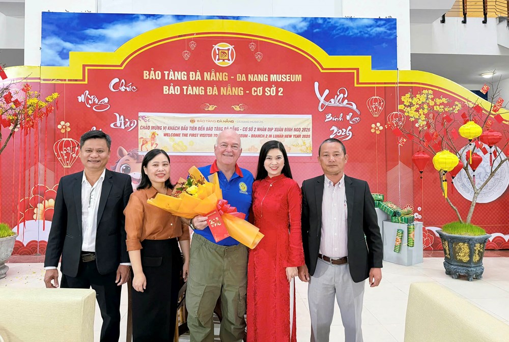 Hình ảnh du khách vui tươi đến Đà Nẵng ngày đầu Tết Bính Ngọ - ảnh 16