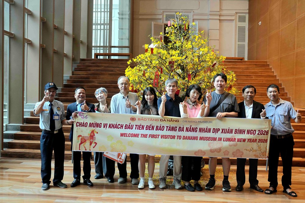 Hình ảnh du khách vui tươi đến Đà Nẵng ngày đầu Tết Bính Ngọ - ảnh 13