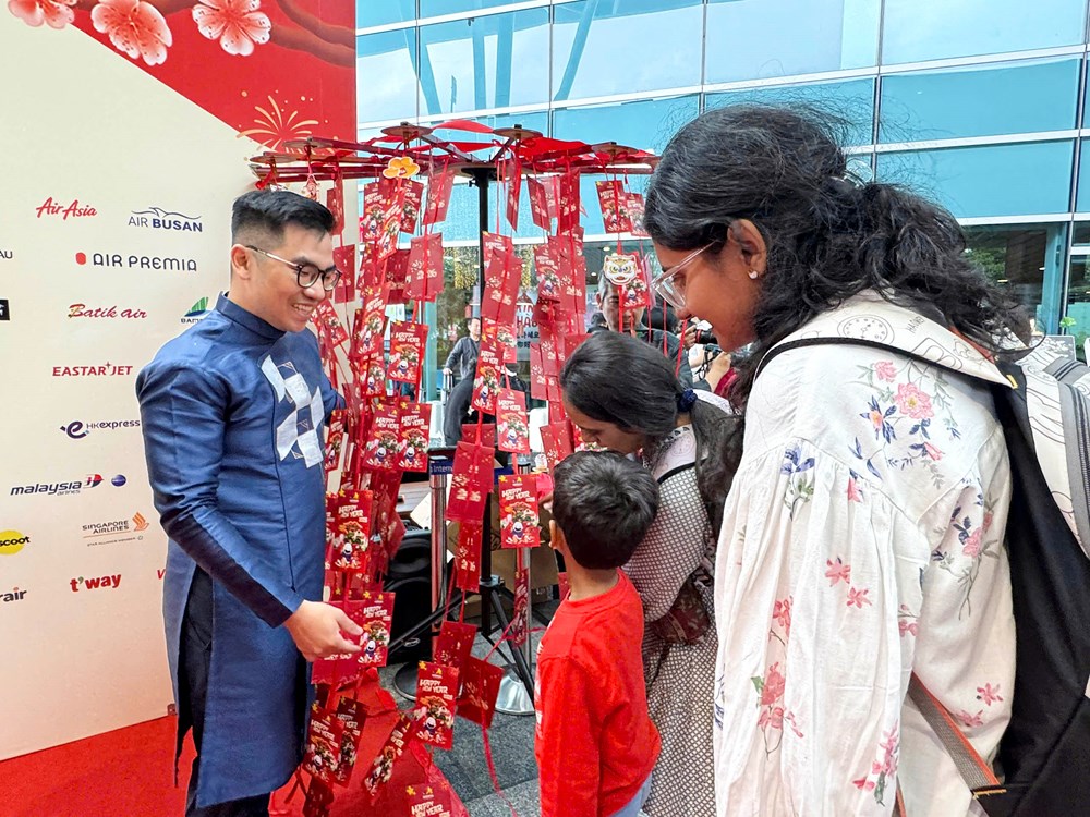 Rộn ràng đón du khách “xông đất”, lan tỏa thông điệp “Chạm về nguyên bản” - ảnh 2