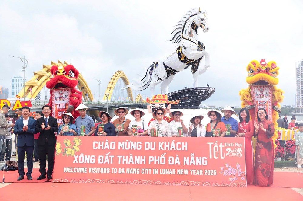 Rộn ràng đón du khách “xông đất”, lan tỏa thông điệp “Chạm về nguyên bản” - ảnh 3