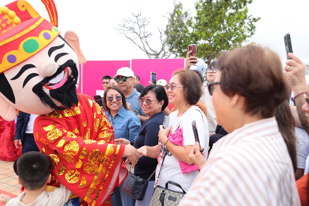 Rộn ràng đón du khách “xông đất”, lan tỏa thông điệp “Chạm về nguyên bản” - ảnh 6