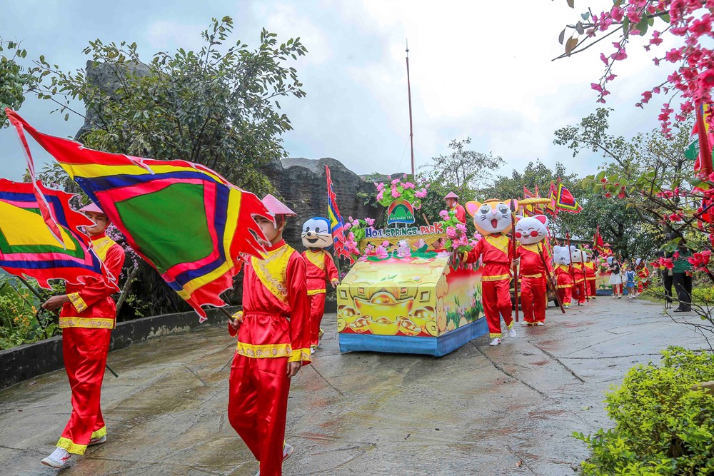 Rộn ràng du khách đón Xuân với lễ hội Thần Tài 2026 - ảnh 10