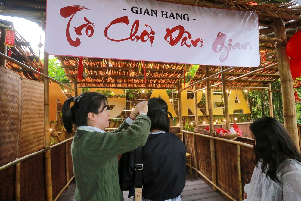 Rộn ràng du khách đón Xuân với lễ hội Thần Tài 2026 - ảnh 13