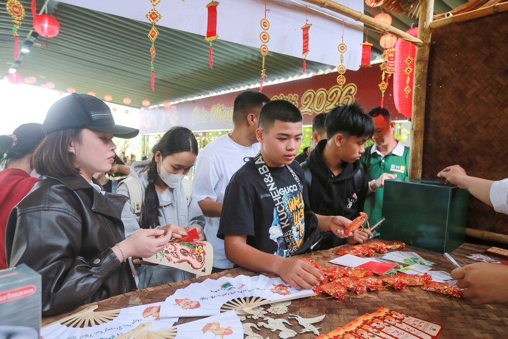Rộn ràng du khách đón Xuân với lễ hội Thần Tài 2026 - ảnh 14