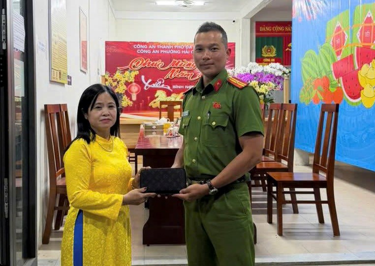 Đà Nẵng: Kịp thời hỗ trợ người dân, du khách tìm lại tài sản thất lạc dịp Tết - ảnh 3
