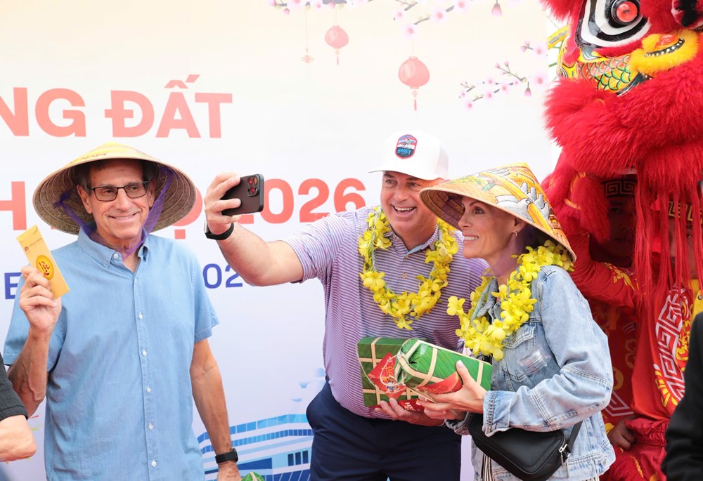 Đà Nẵng rộn ràng đón khách tàu biển quốc tế dịp Tết Bính Ngọ - ảnh 6