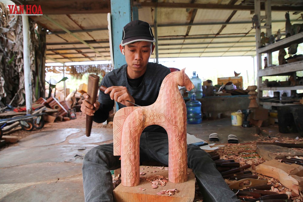 Độc đáo linh vật ngựa gỗ ở làng Củi Lũ  - ảnh 5