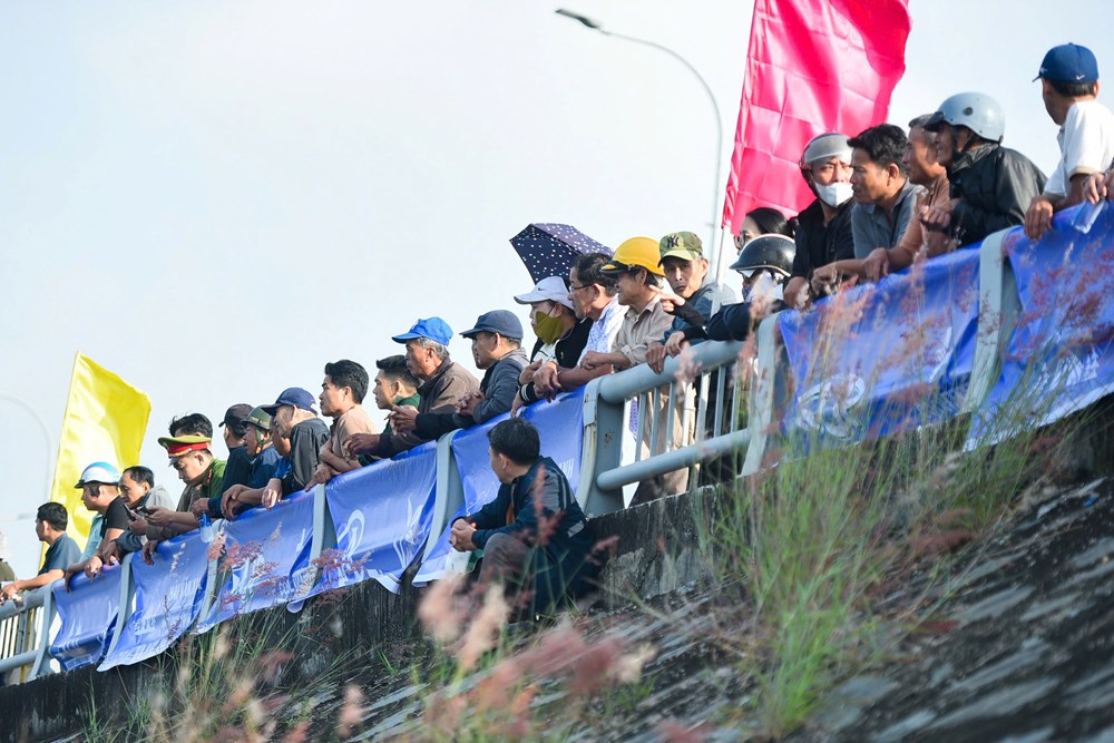 Sôi nổi giải đua thuyền truyền thống và đua SUP trên sông Cu Đê - ảnh 2