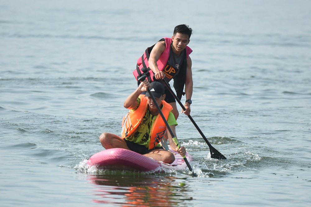 Sôi nổi giải đua thuyền truyền thống và đua SUP trên sông Cu Đê - ảnh 10