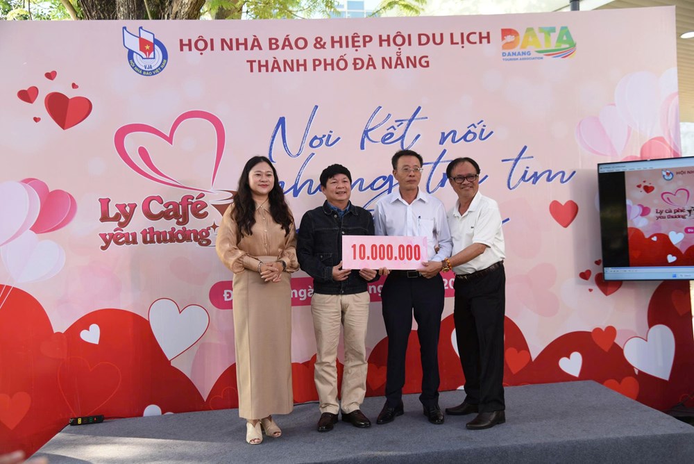 Chung tay vì cộng đồng từ “Ly café yêu thương” - ảnh 4