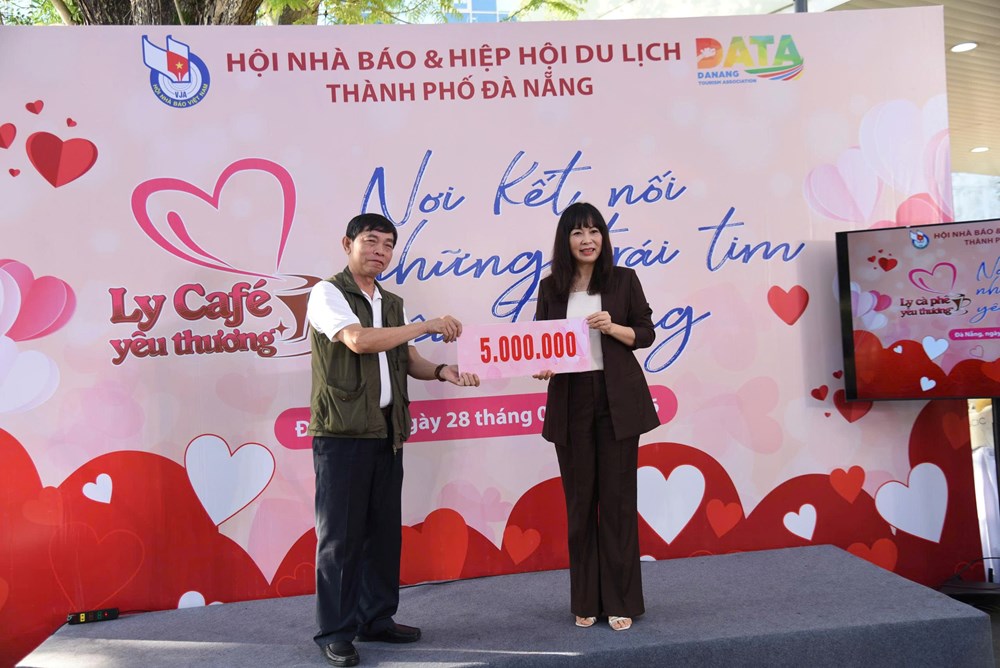 Chung tay vì cộng đồng từ “Ly café yêu thương” - ảnh 3