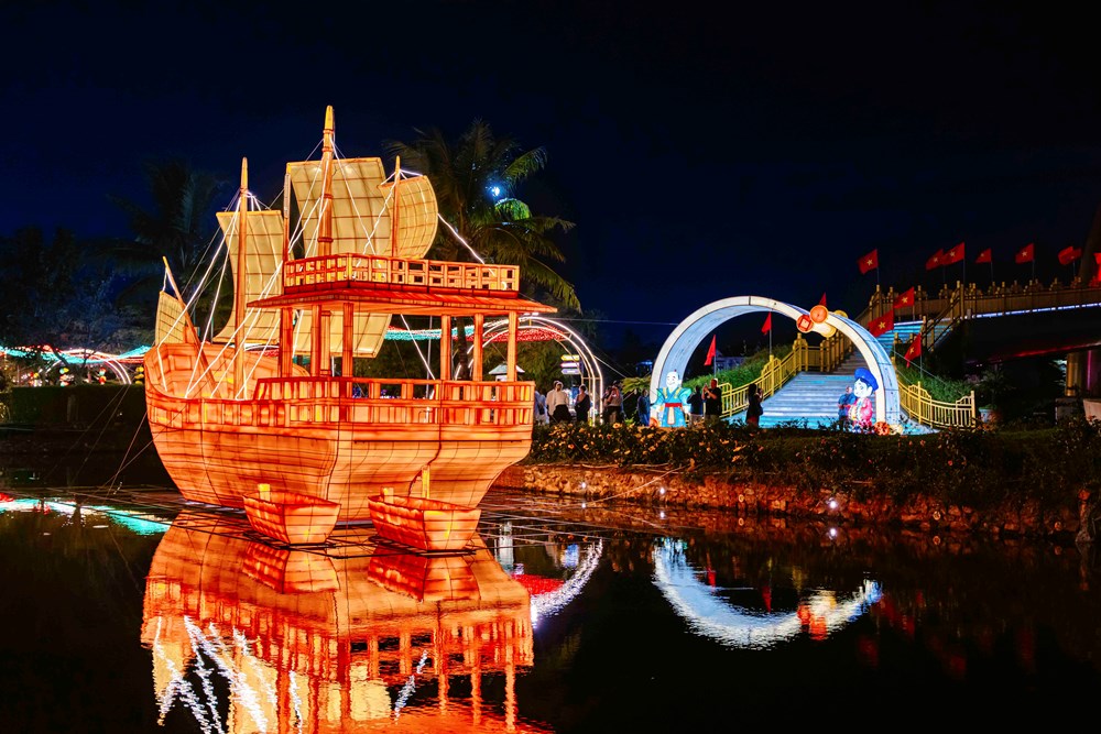 Bầu trời Hội An bừng sáng đêm khai mạc Lễ hội Ánh sáng và Di sản  - ảnh 5