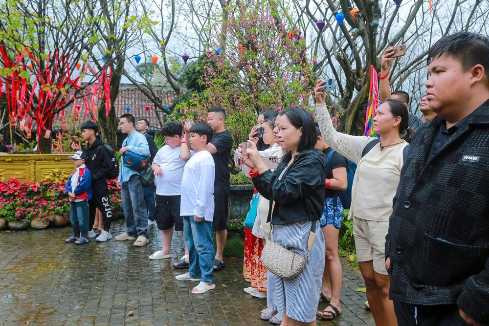 Hơn 2,4 triệu lượt khách đến Đà Nẵng trong 2 tháng đầu năm - ảnh 2