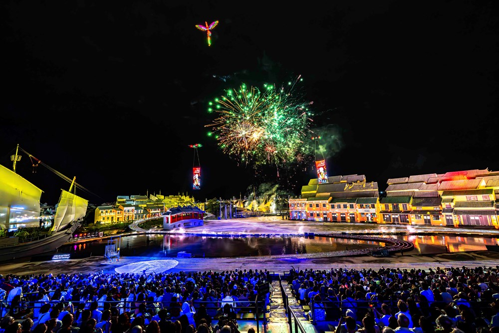 Bầu trời Hội An bừng sáng đêm khai mạc Lễ hội Ánh sáng và Di sản  - ảnh 1