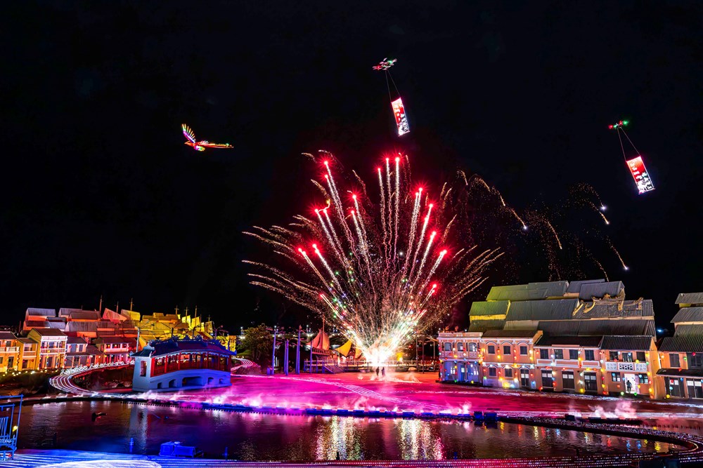 Bầu trời Hội An bừng sáng đêm khai mạc Lễ hội Ánh sáng và Di sản  - ảnh 2