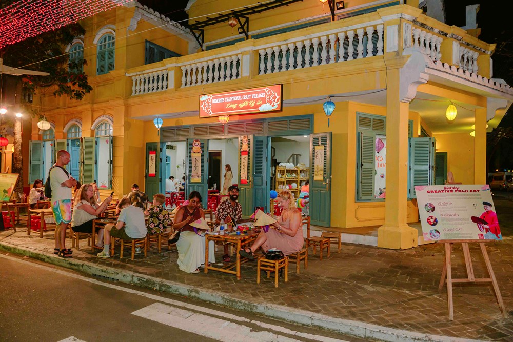 Bầu trời Hội An bừng sáng đêm khai mạc Lễ hội Ánh sáng và Di sản  - ảnh 8