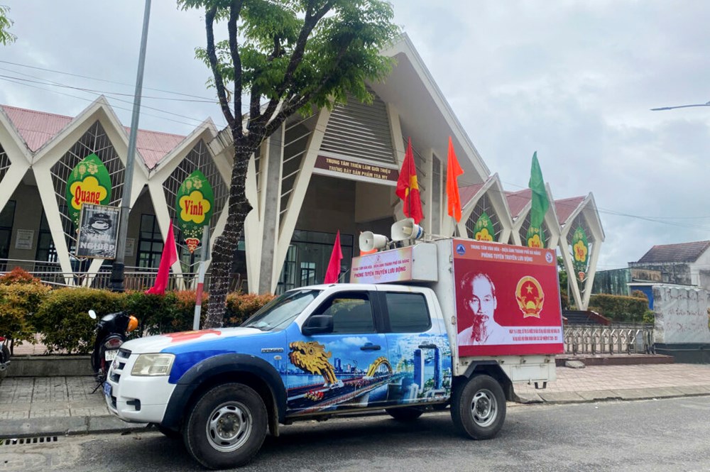 Đà Nẵng đẩy mạnh tuyên truyền bầu cử bằng xe lưu động - ảnh 1